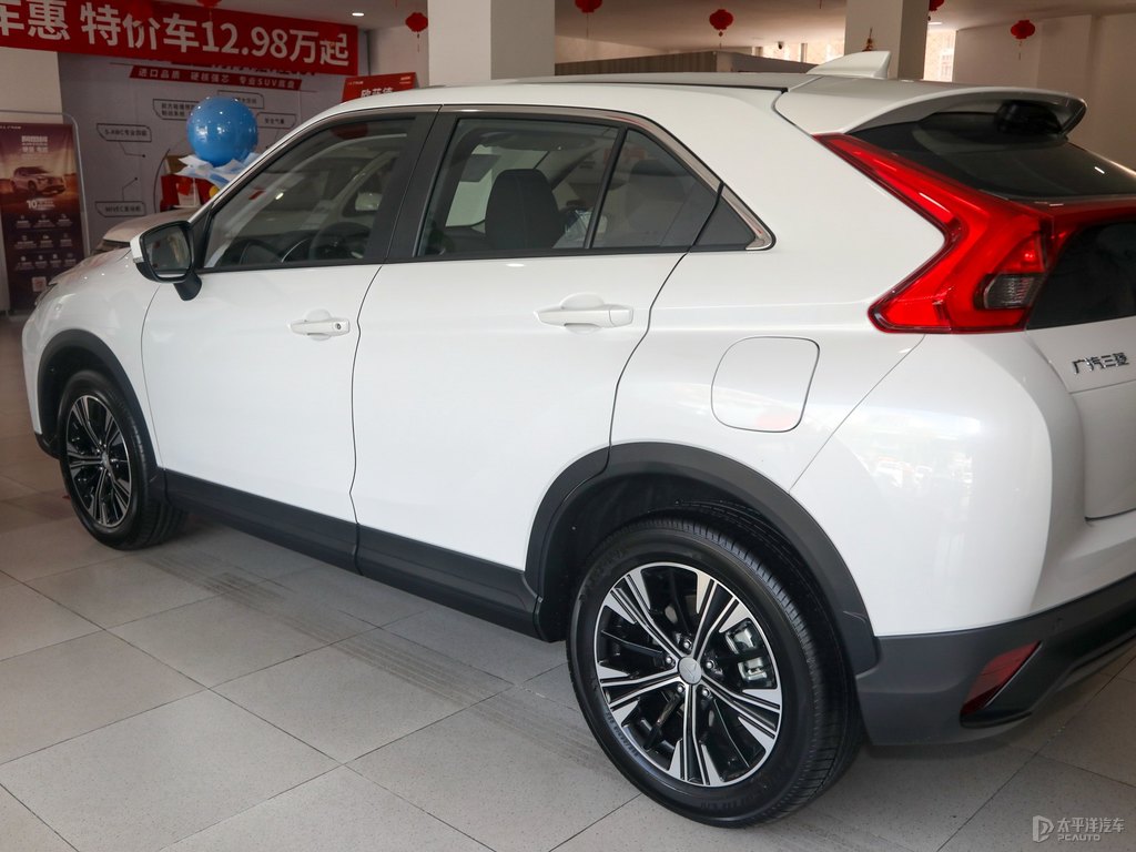 珍珠白奕歌車身外觀圖片