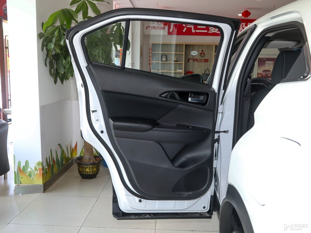 珍珠白奕歌車(chē)廂內(nèi)飾圖片