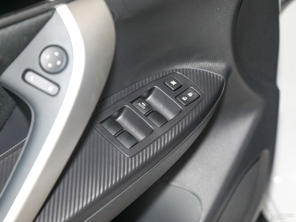 珍珠白奕歌車廂內(nèi)飾圖片