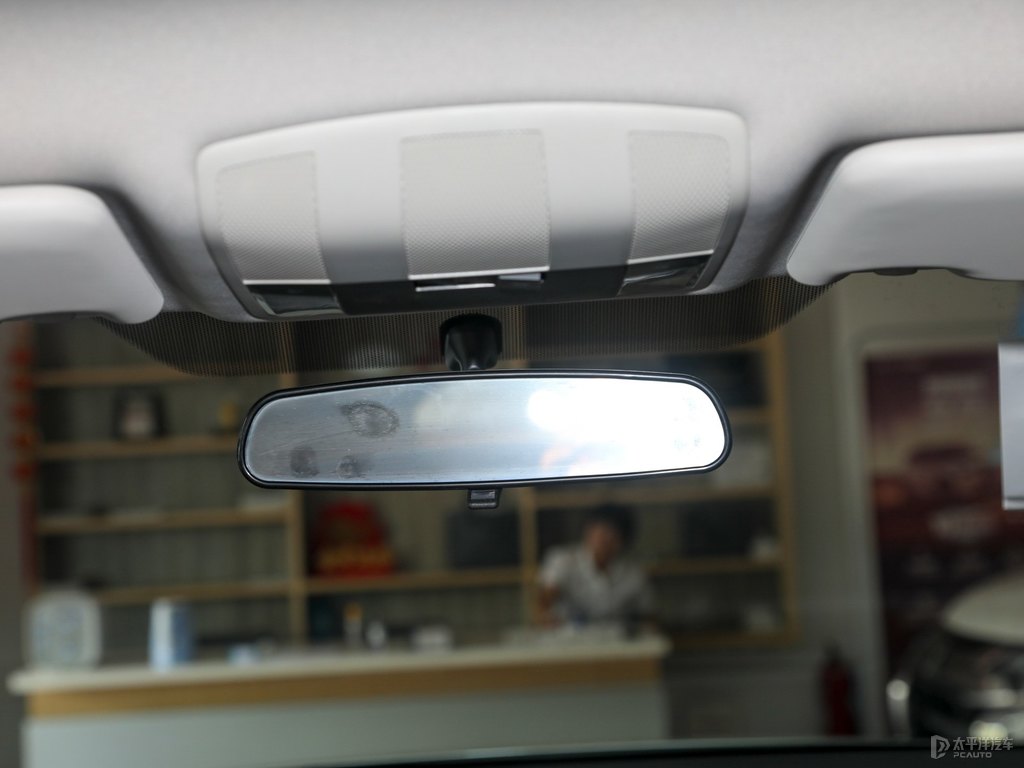 珍珠白奕歌車廂內(nèi)飾圖片