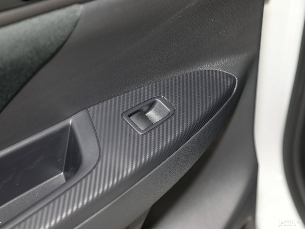珍珠白奕歌車廂內(nèi)飾圖片