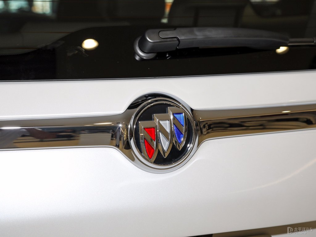 珍珠白別克GL8車尾外觀圖片
