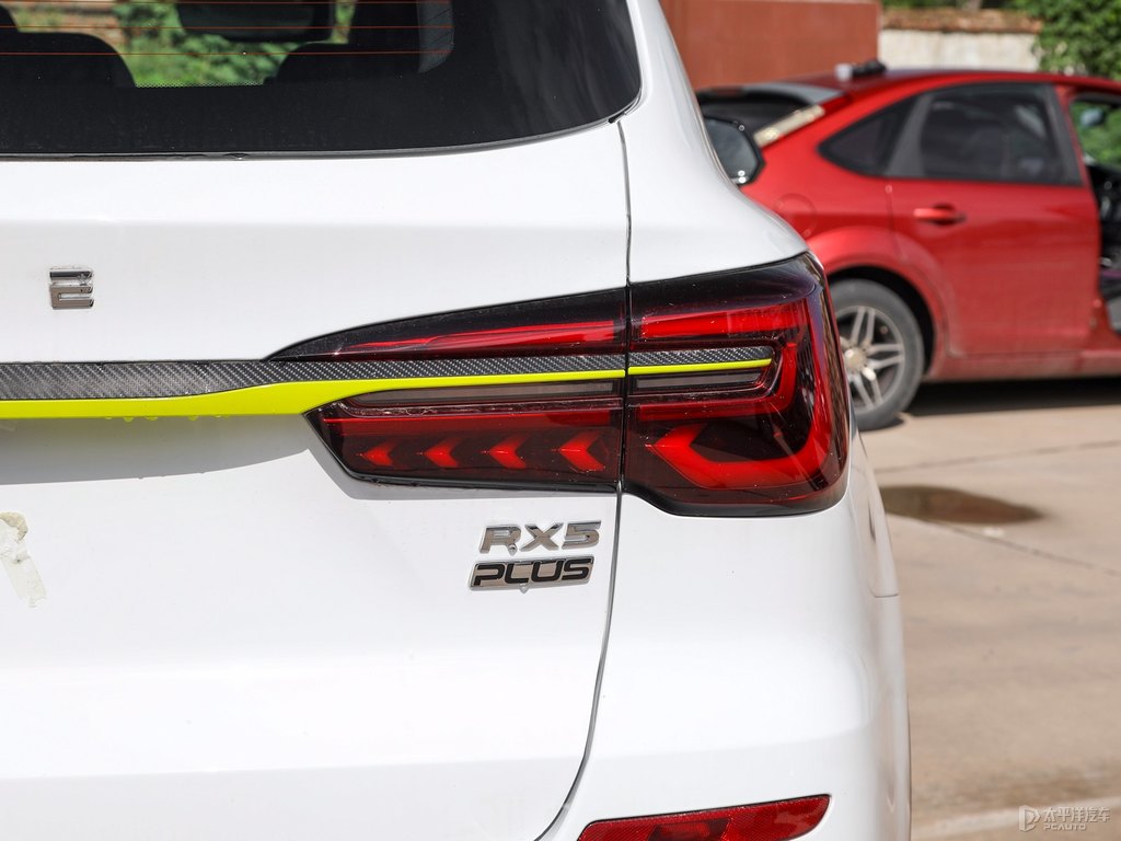 月光白榮威RX5車尾外觀圖片