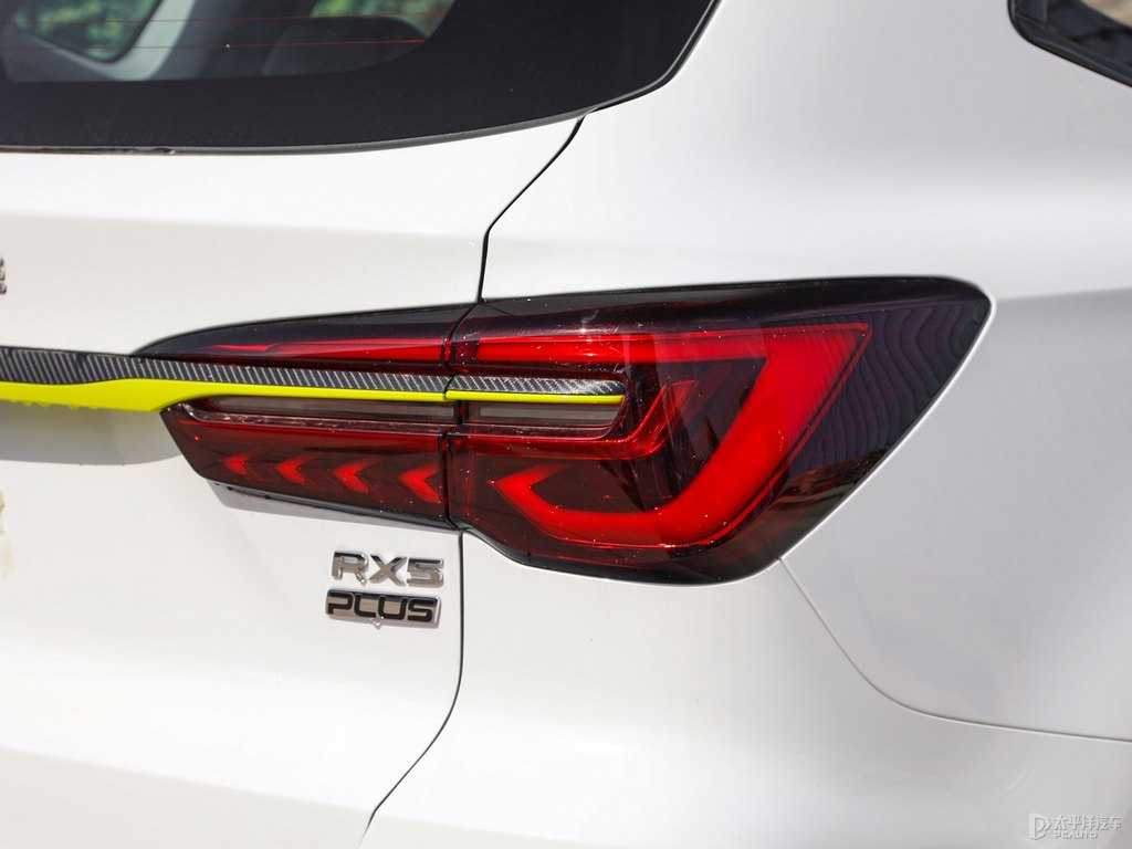月光白榮威RX5車尾外觀圖片