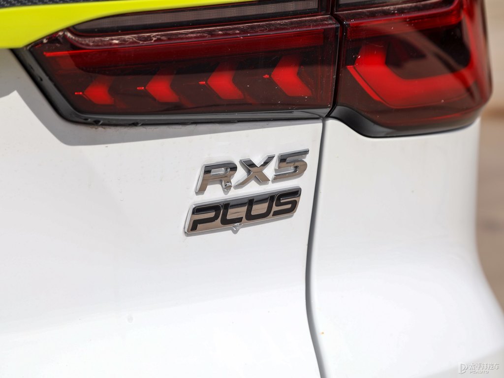 月光白榮威RX5車尾外觀圖片