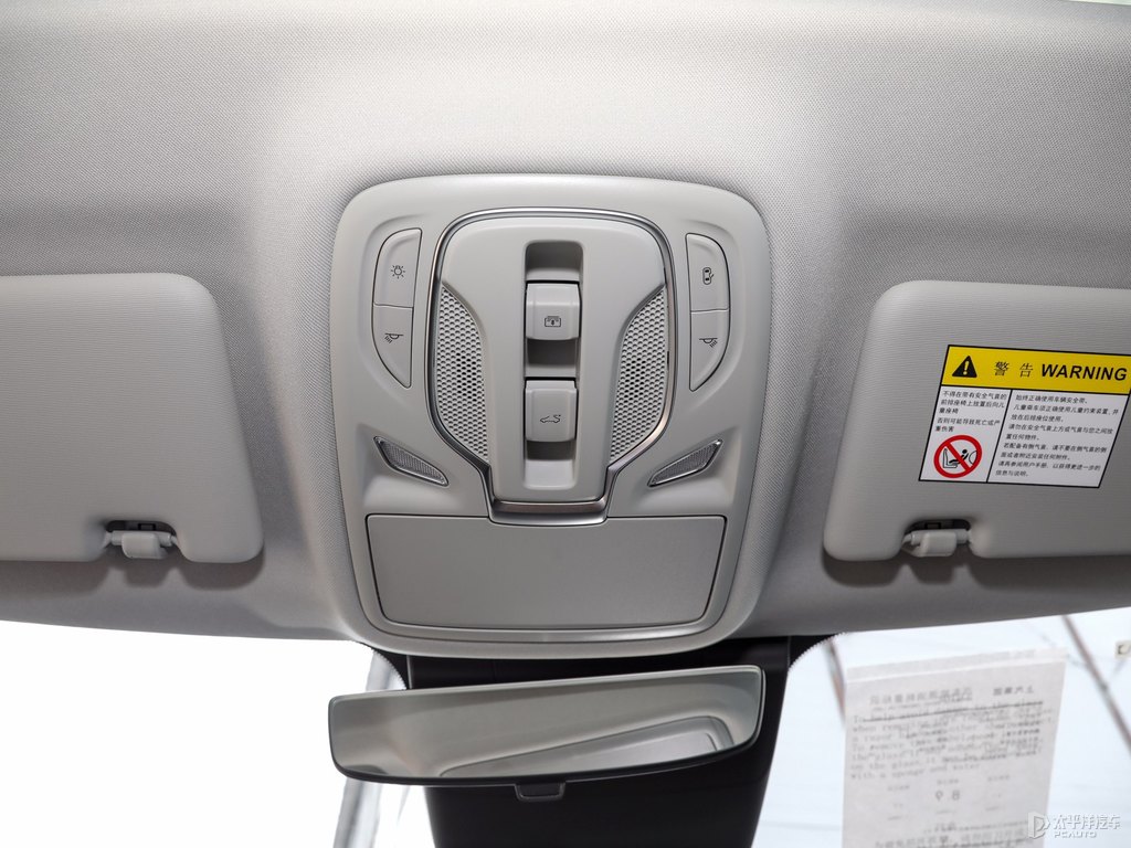 月光白榮威RX5車廂內(nèi)飾圖片
