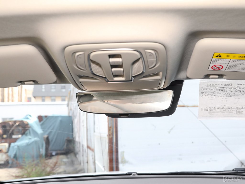 月光白榮威RX5車廂內(nèi)飾圖片