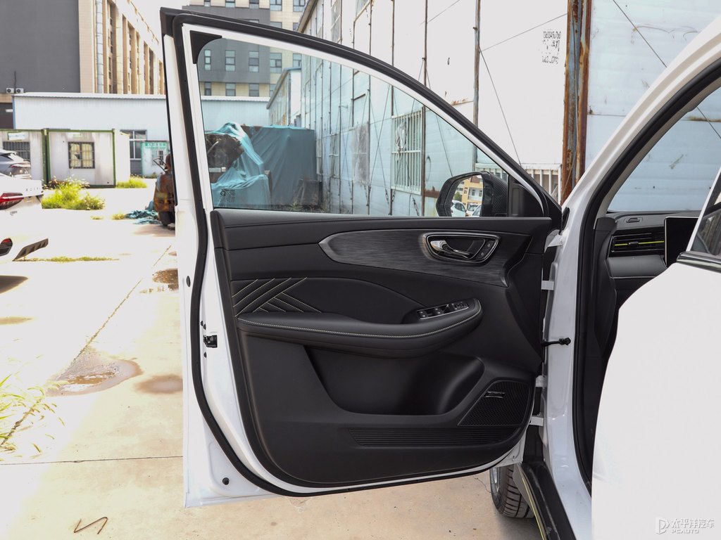 月光白榮威RX5車廂內飾圖片