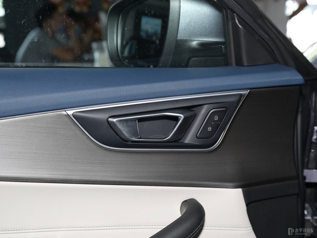 夢(mèng)幻灰瑞虎5x車廂內(nèi)飾圖片