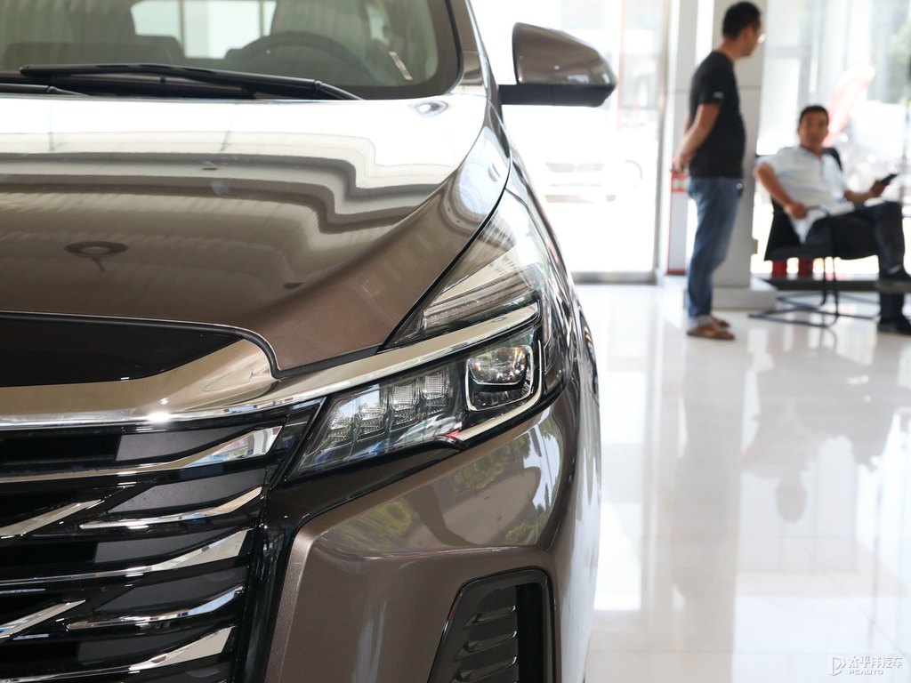 琥珀金別克GL8車頭外觀圖片