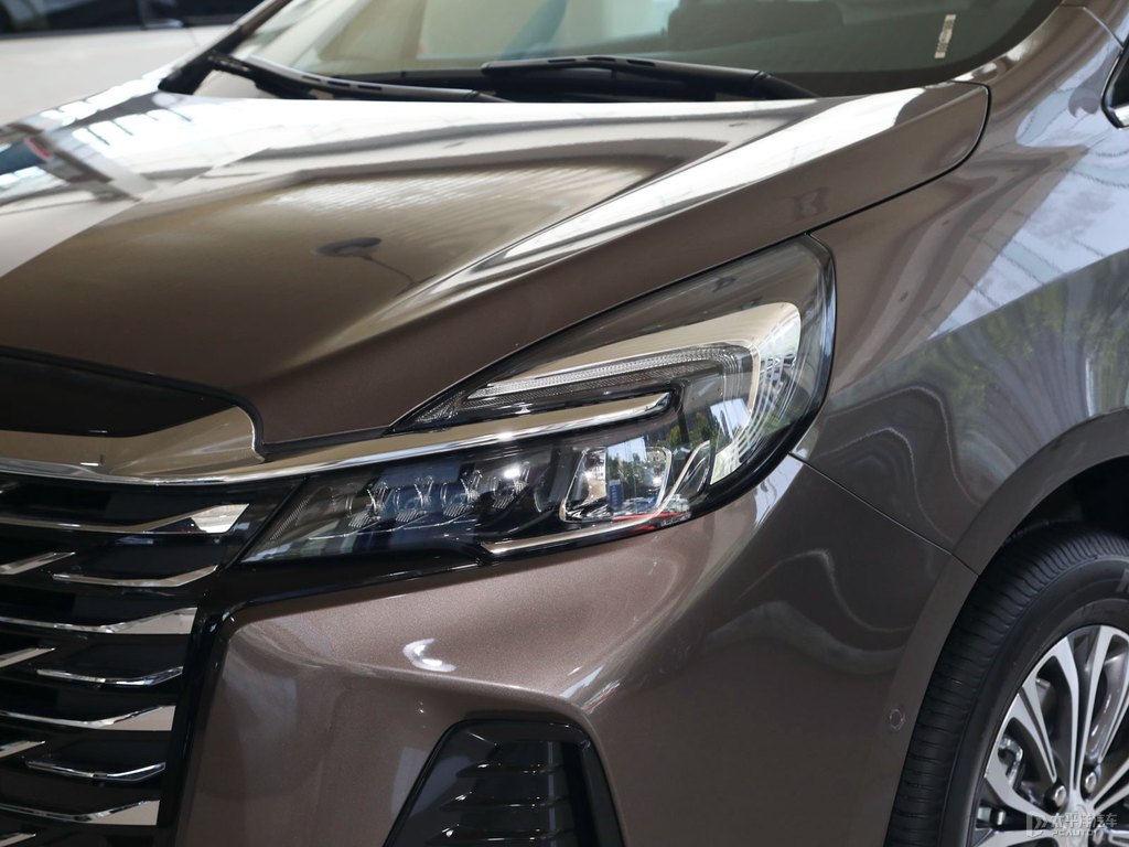琥珀金別克GL8車頭外觀圖片
