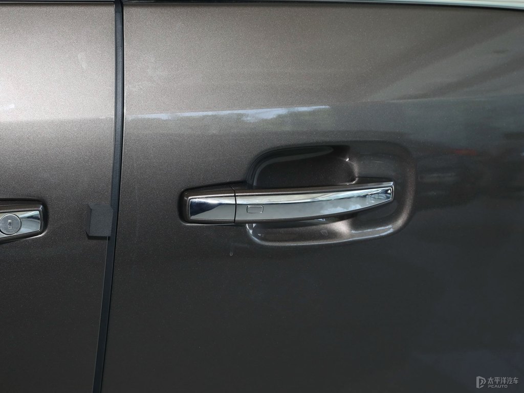 琥珀金別克GL8車身外觀圖片