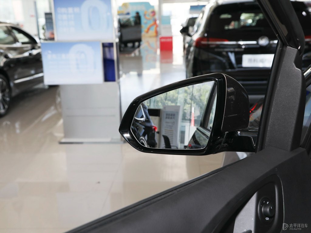 琥珀金別克GL8車身外觀圖片