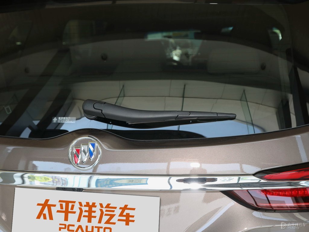 琥珀金別克GL8車尾外觀圖片