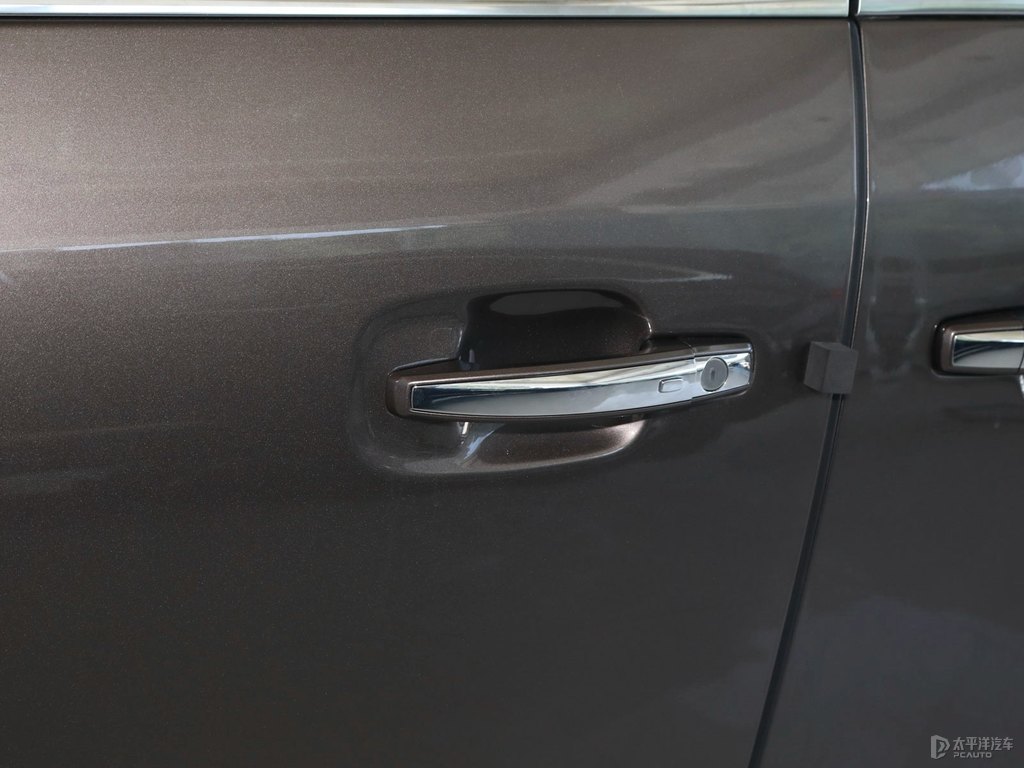 琥珀金別克GL8車身外觀圖片