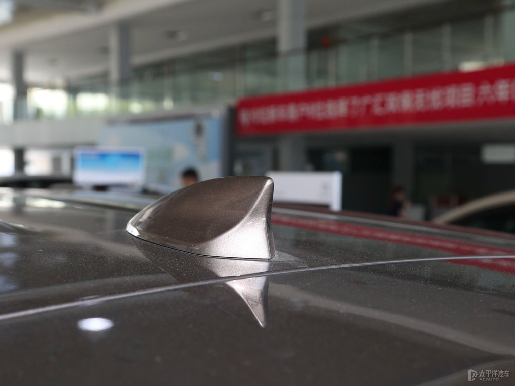 琥珀金別克GL8車身外觀圖片