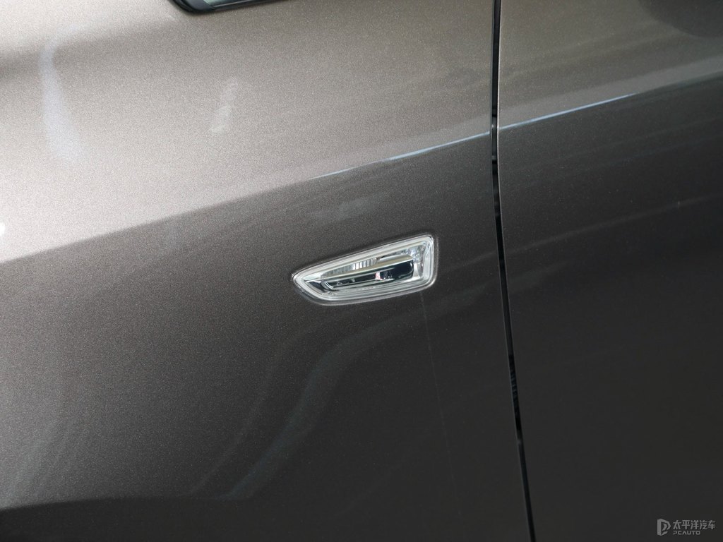 琥珀金別克GL8車身外觀圖片