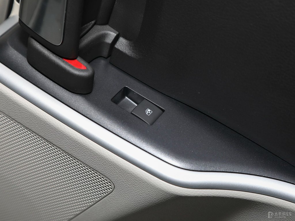 琥珀金別克GL8車廂內(nèi)飾圖片