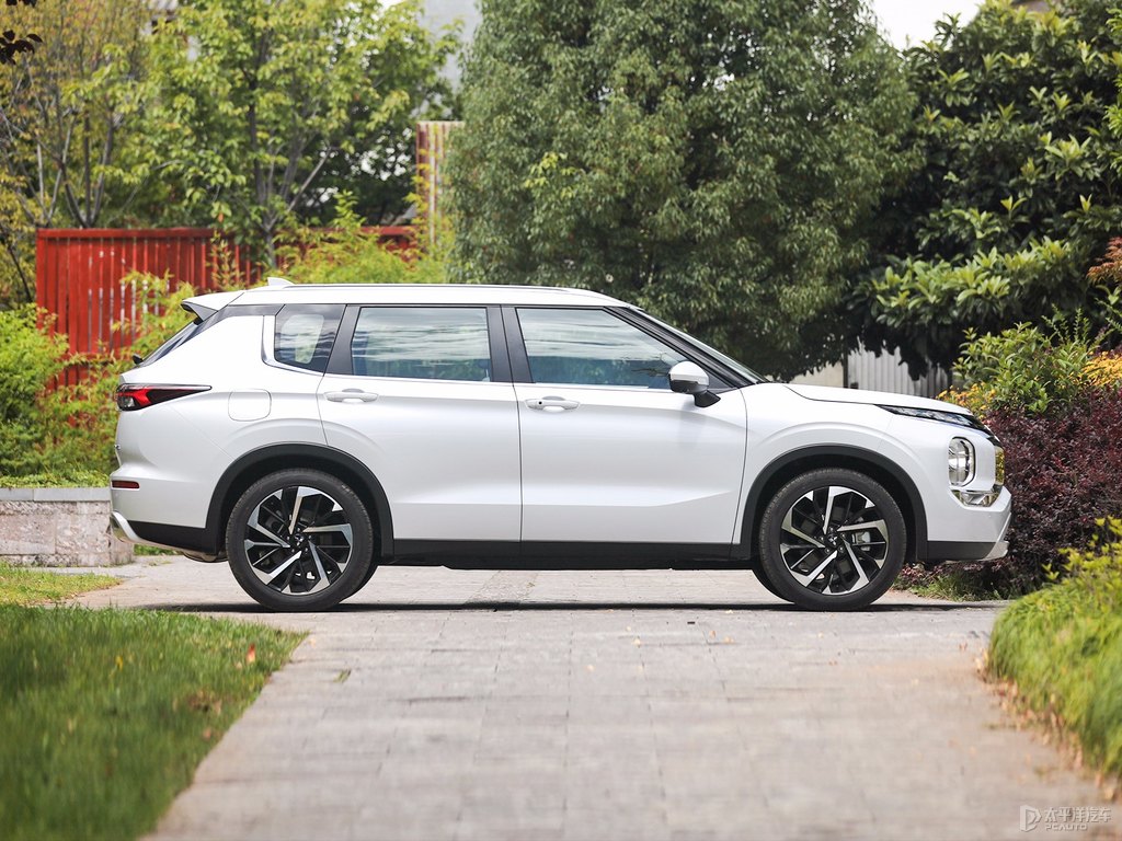 星鉆白歐藍(lán)德整車外觀外觀圖片