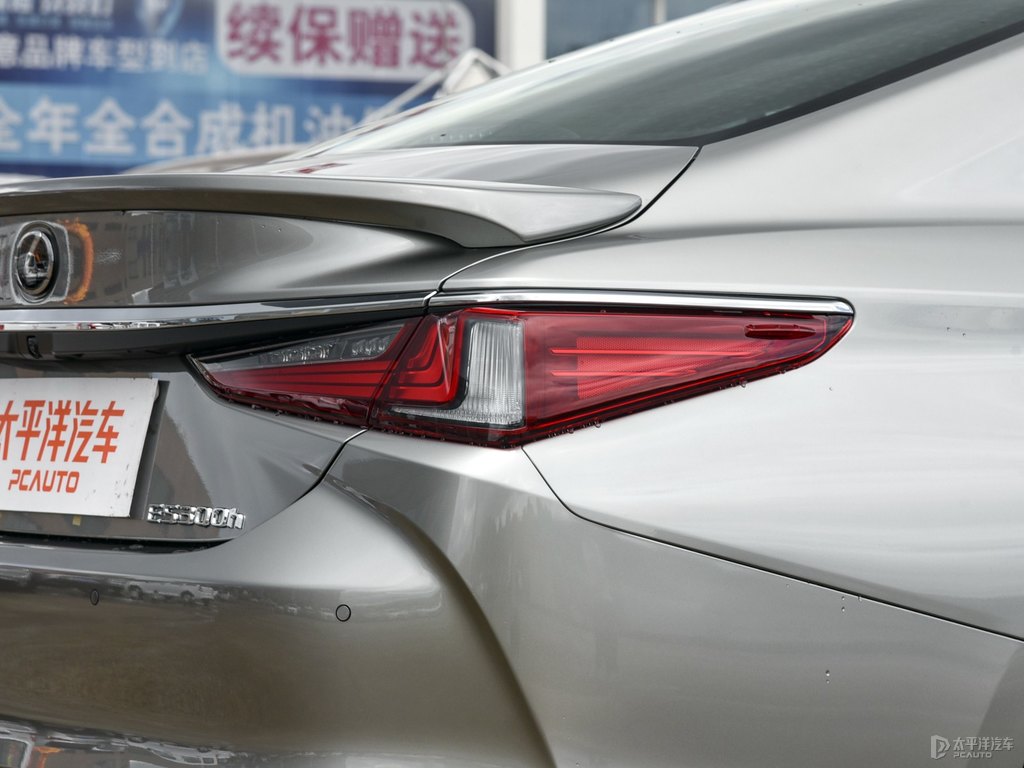 超音速鈦銀雷克薩斯ES車尾外觀圖片