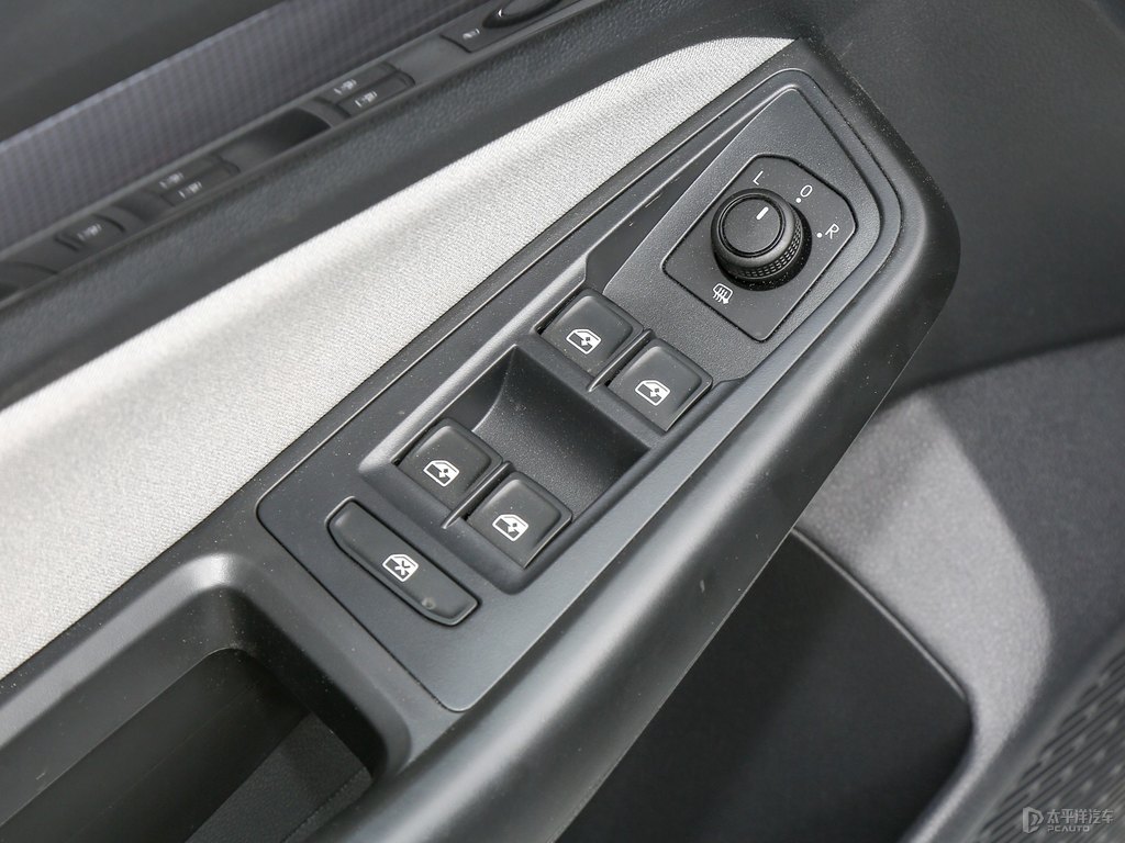 極地白寶來(lái)車廂內(nèi)飾圖片