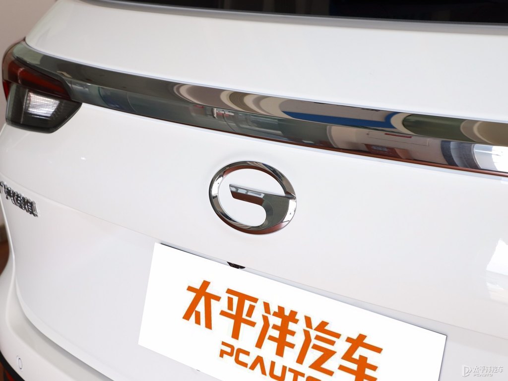 象牙白傳祺GS4車尾外觀圖片