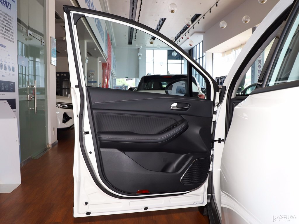 象牙白傳祺GS4車廂內(nèi)飾圖片