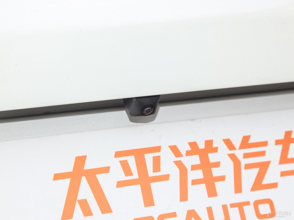 珍珠白瑞虎8車尾外觀圖片