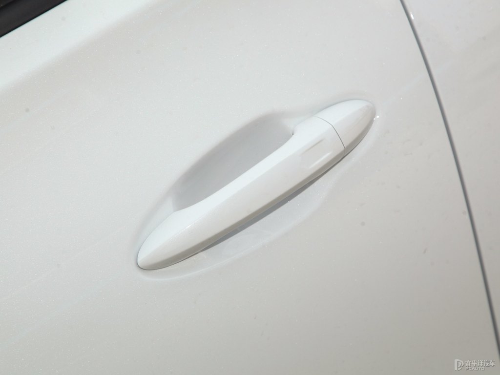 珍珠白瑞虎8車身外觀圖片