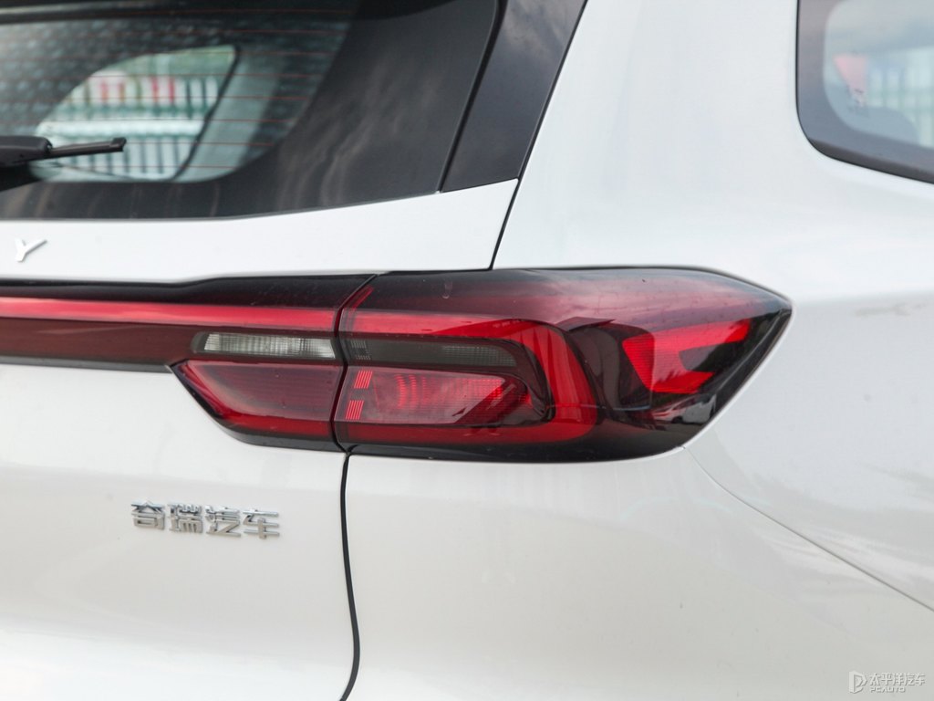 珍珠白瑞虎8車尾外觀圖片