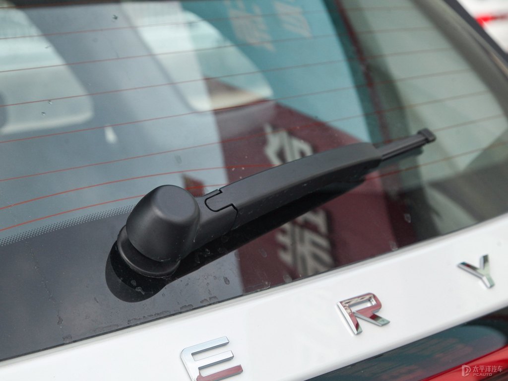 珍珠白瑞虎8車尾外觀圖片