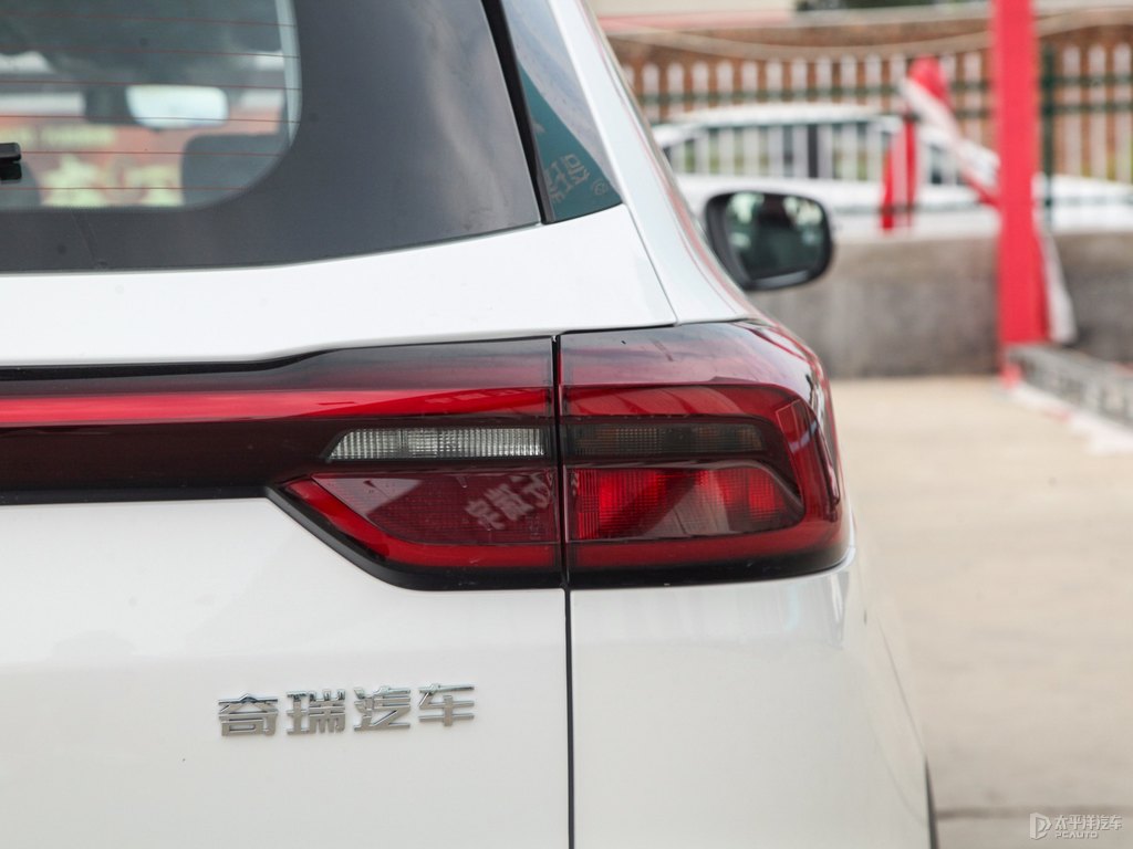珍珠白瑞虎8車尾外觀圖片