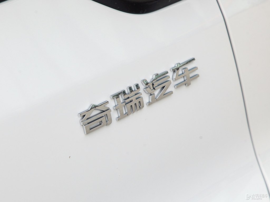 珍珠白瑞虎8車尾外觀圖片