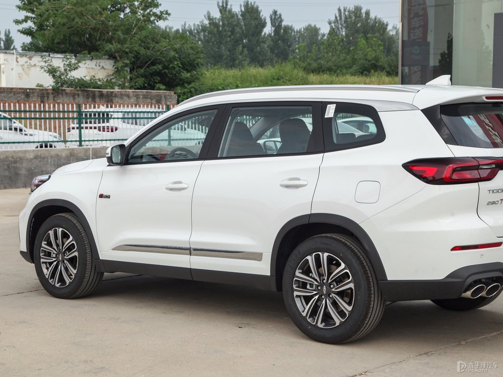 珍珠白瑞虎8車身外觀圖片