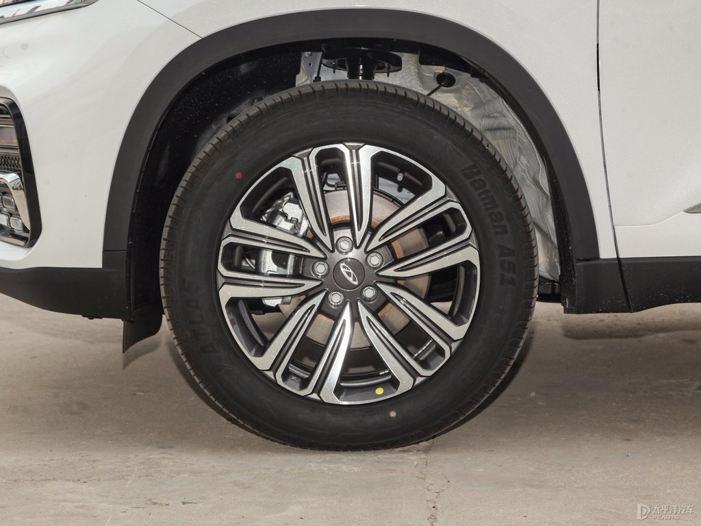 珍珠白瑞虎8車身外觀圖片