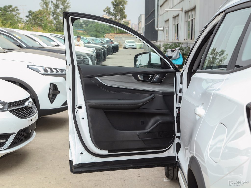 珍珠白瑞虎8車廂內(nèi)飾圖片