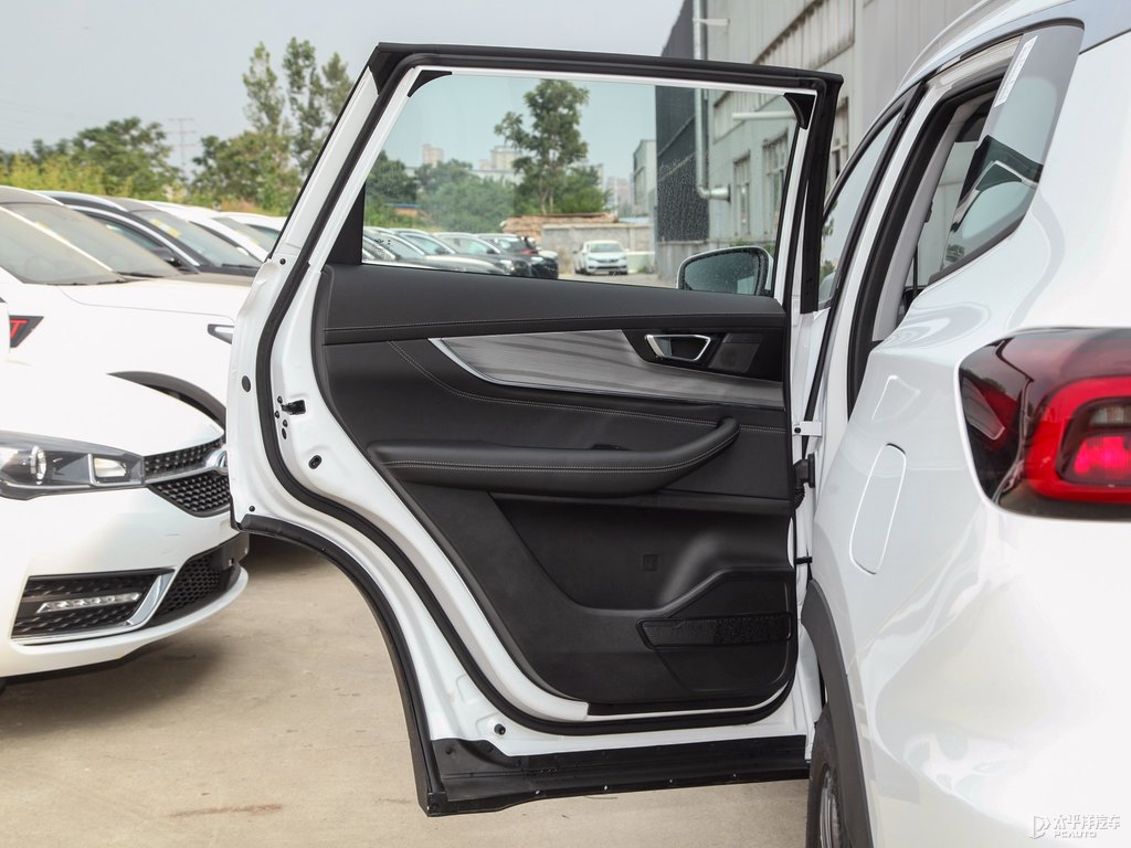 珍珠白瑞虎8車廂內(nèi)飾圖片