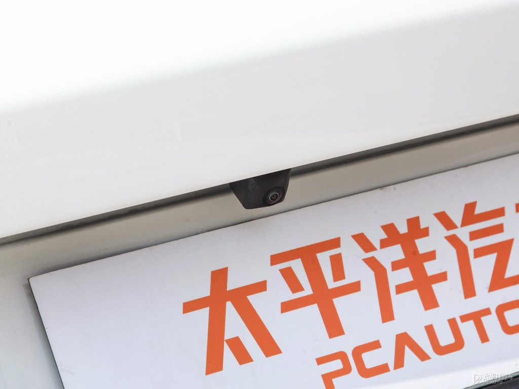 珍珠白瑞虎8車尾外觀圖片