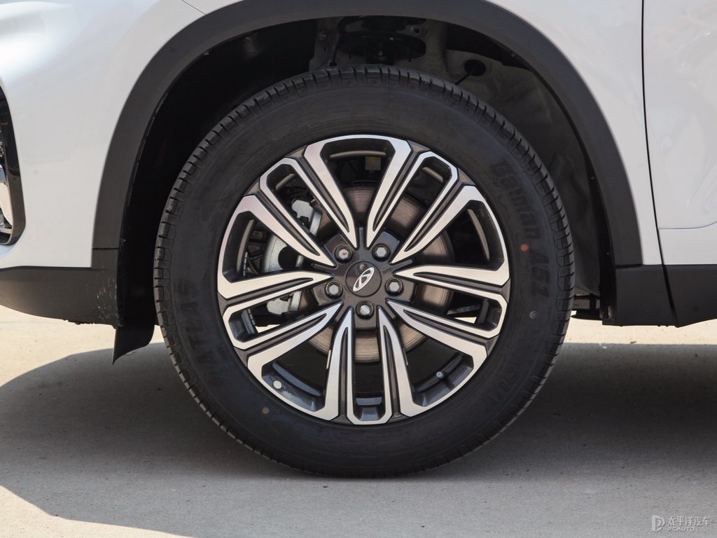 珍珠白瑞虎8車身外觀圖片