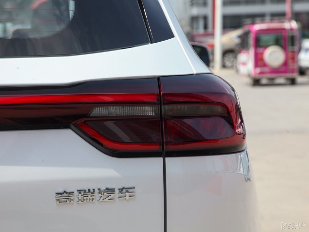 珍珠白瑞虎8車尾外觀圖片