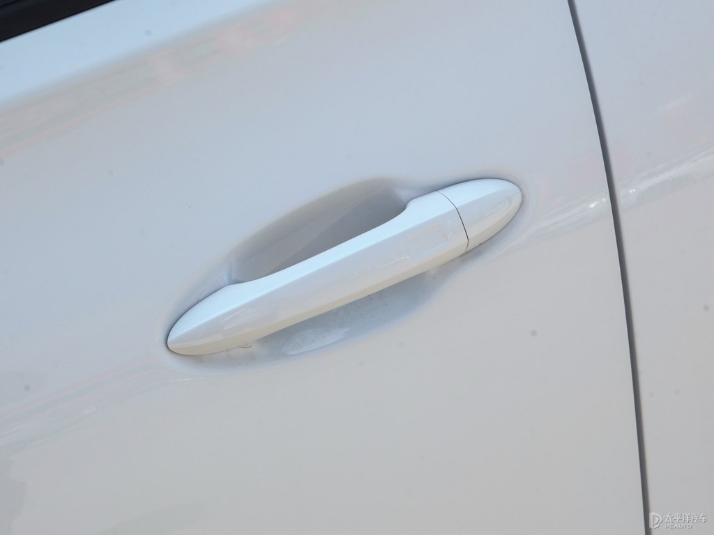 珍珠白瑞虎8車身外觀圖片