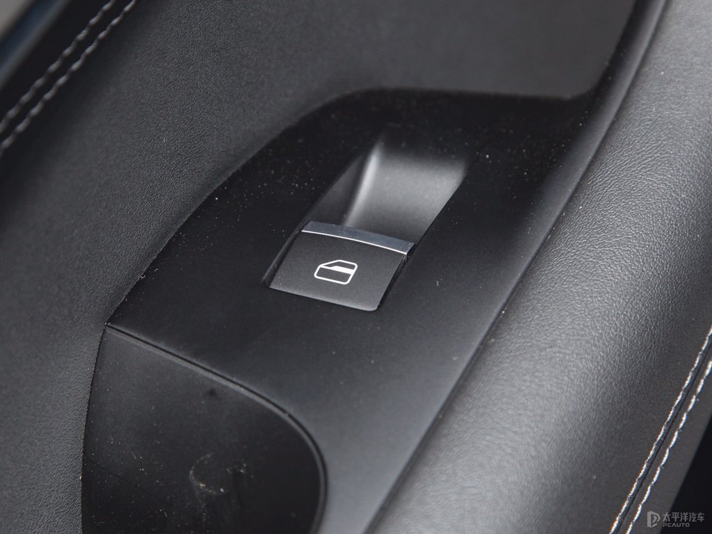 珍珠白瑞虎8車廂內(nèi)飾圖片