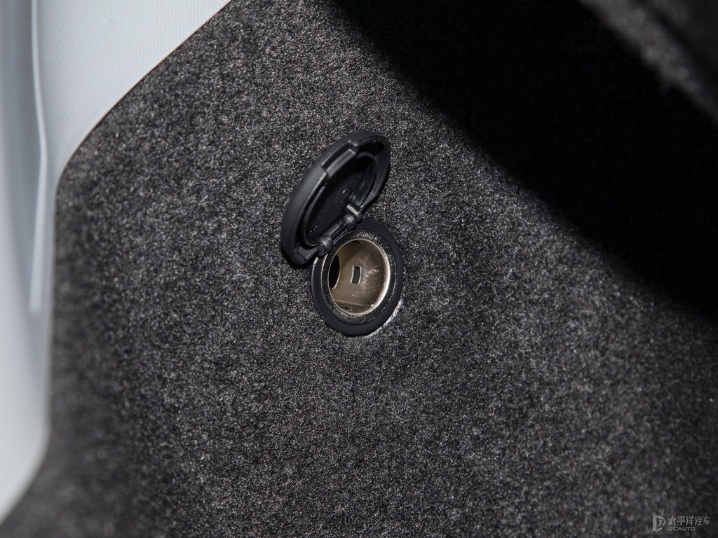 珍珠白瑞虎8后備廂空間圖片