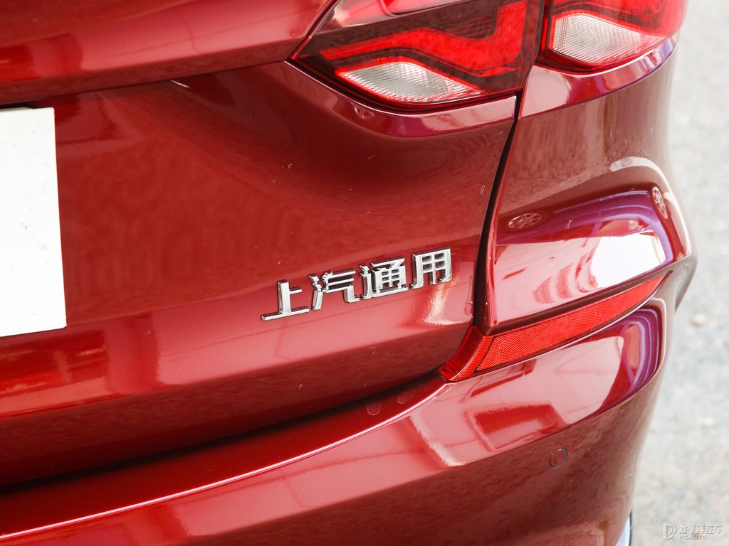 氣場紅科魯澤車尾外觀圖片