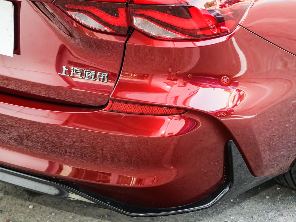 氣場(chǎng)紅科魯澤車尾外觀圖片
