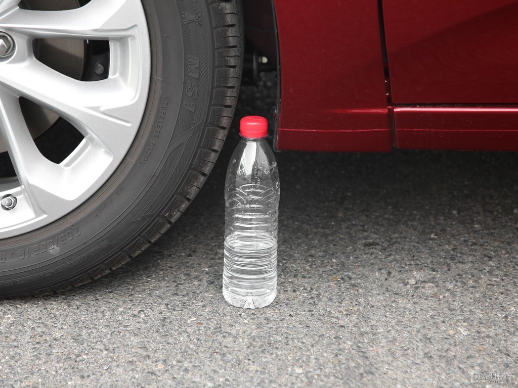 氣場紅科魯澤車身外觀圖片