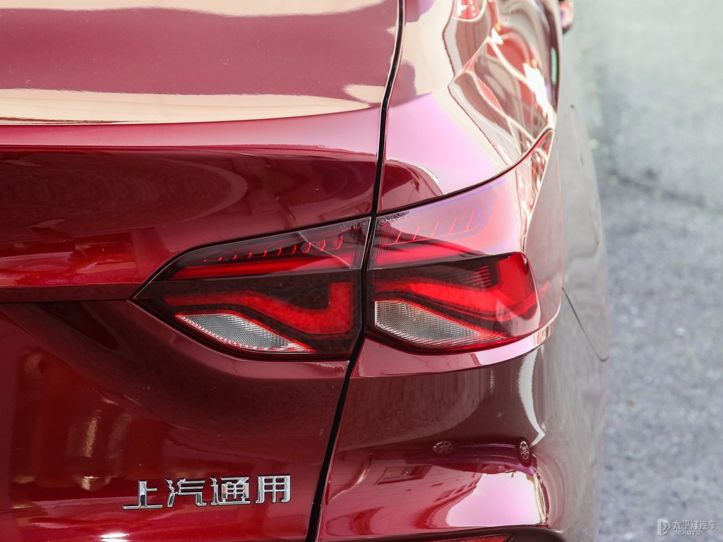 氣場(chǎng)紅科魯澤車尾外觀圖片
