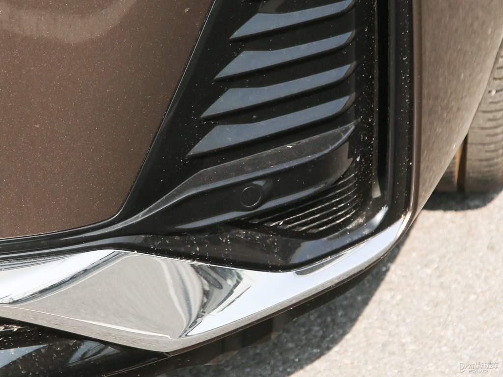 琥珀金別克GL8車頭外觀圖片