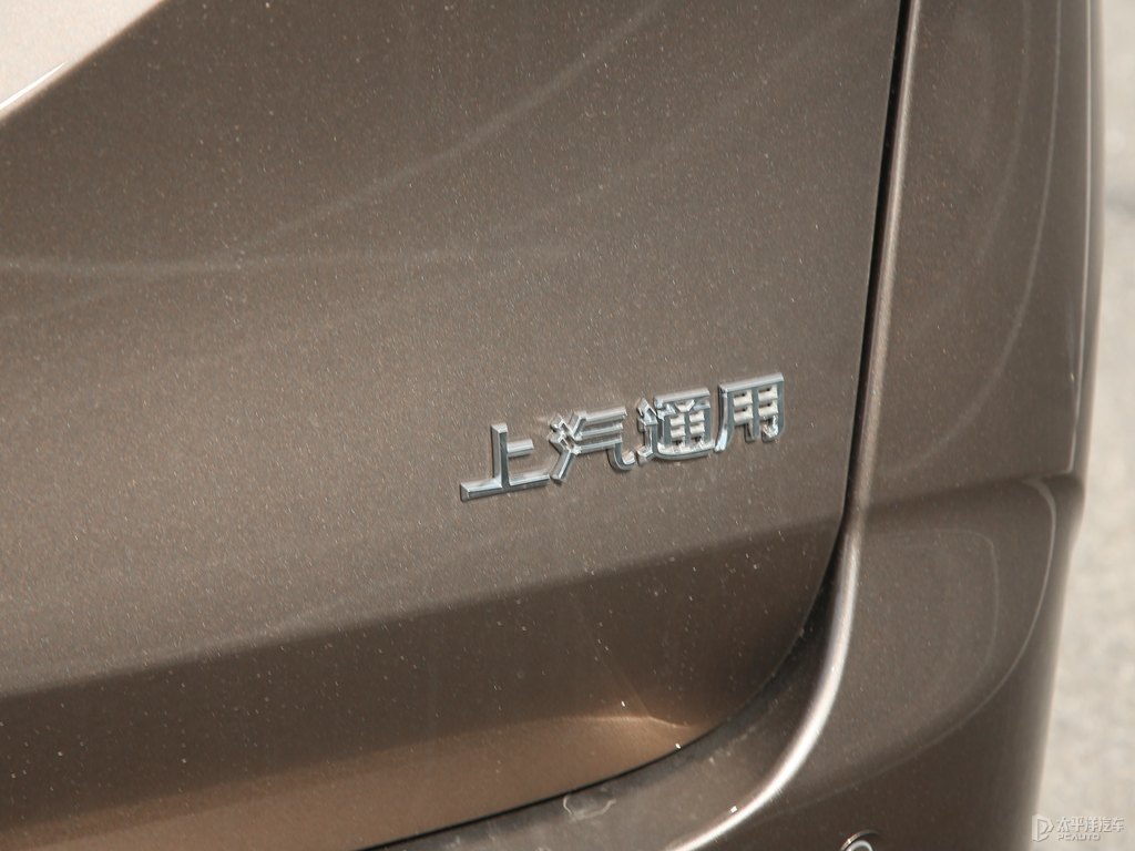 琥珀金別克GL8車尾外觀圖片