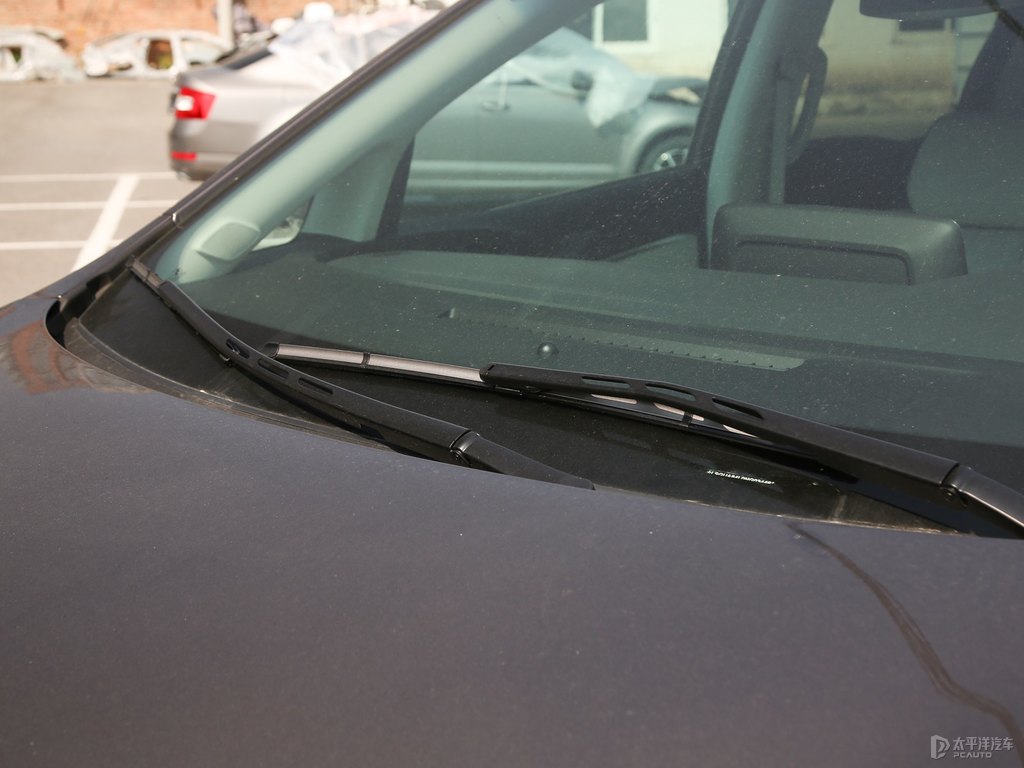 琥珀金別克GL8車身外觀圖片